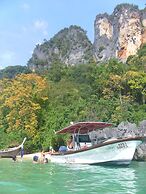 Melina's Beach Front Bungalow