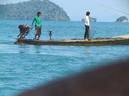 Melina's Beach Front Bungalow