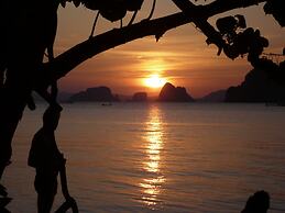 Melina's Beach Front Bungalow