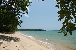 Melina's Beach Front Bungalow