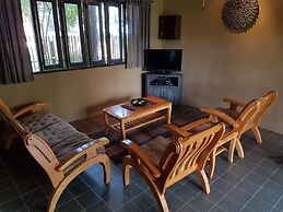 Melina's Beach Front Bungalow