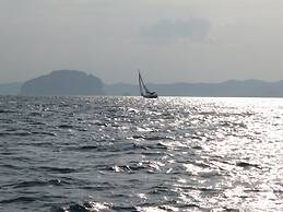 Melina's Beach Front Bungalow