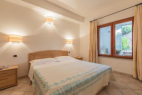 Capo Ceraso Family Residence