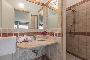 Capo Ceraso Family Residence