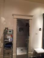 John Thomas Bed and Bath