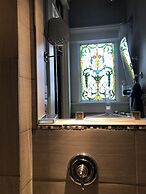 John Thomas Bed and Bath