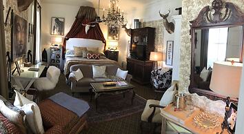 John Thomas Bed and Bath