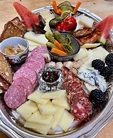 The Village Inn of Woodstock