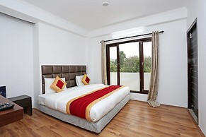 OYO 8985 Summer King