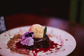 Hotel & Suites Cerro Rojo