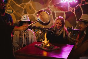 Hotel & Suites Cerro Rojo