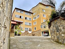 Hotel & Suites Cerro Rojo