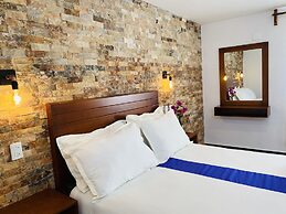 Hotel & Suites Cerro Rojo