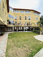 Hotel & Suites Cerro Rojo