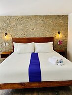 Hotel & Suites Cerro Rojo