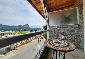 Hotel & Suites Cerro Rojo