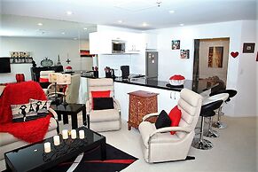 Beautiful Apartment With Patio