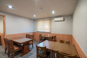 Gyeongpodae The Hotel Business