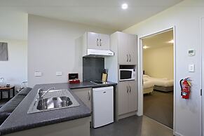 Curio Bay Salt House Motel