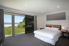 Curio Bay Salt House Motel