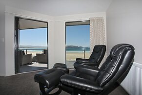 Curio Bay Salt House Motel