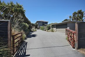 Curio Bay Salt House Motel