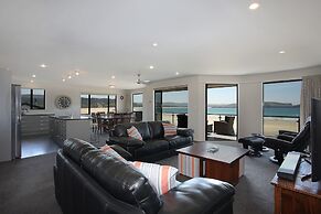 Curio Bay Salt House Motel