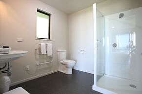 Curio Bay Salt House Motel