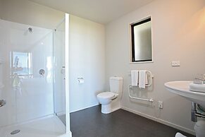 Curio Bay Salt House Motel