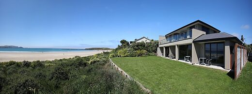 Curio Bay Salt House Motel