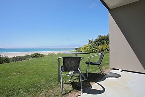 Curio Bay Salt House Motel