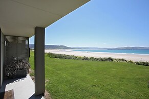 Curio Bay Salt House Motel