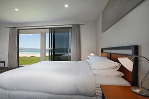 Curio Bay Salt House Motel