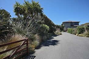 Curio Bay Salt House Motel