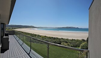 Curio Bay Salt House Motel