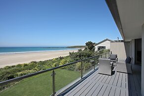 Curio Bay Salt House Motel