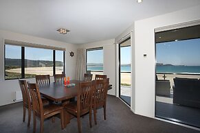 Curio Bay Salt House Motel