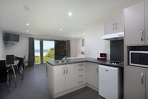 Curio Bay Salt House Motel