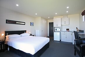 Curio Bay Salt House Motel