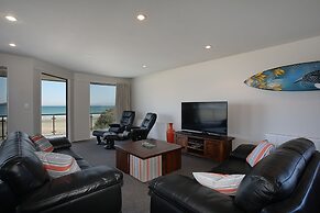 Curio Bay Salt House Motel