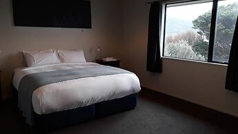 Curio Bay Salt House Motel