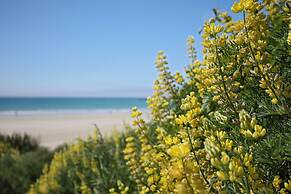 Curio Bay Salt House Motel