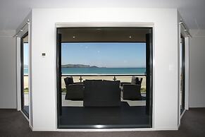 Curio Bay Salt House Motel