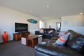 Curio Bay Salt House Motel