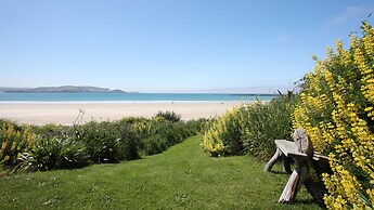 Curio Bay Salt House Motel