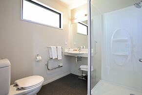 Curio Bay Salt House Motel