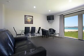 Curio Bay Salt House Motel