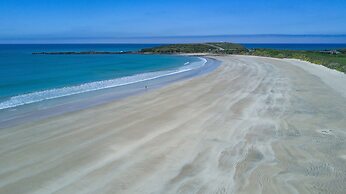 Curio Bay Salt House Motel