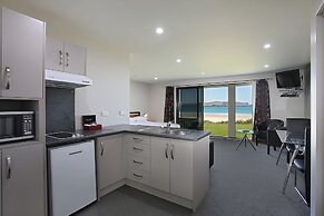 Curio Bay Salt House Motel