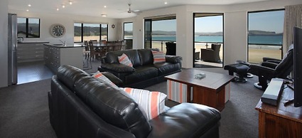 Curio Bay Salt House Motel